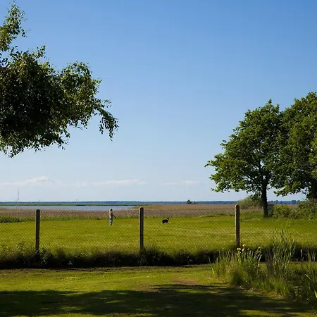 Blockhaus Am Bodden * Neuendorf Heide